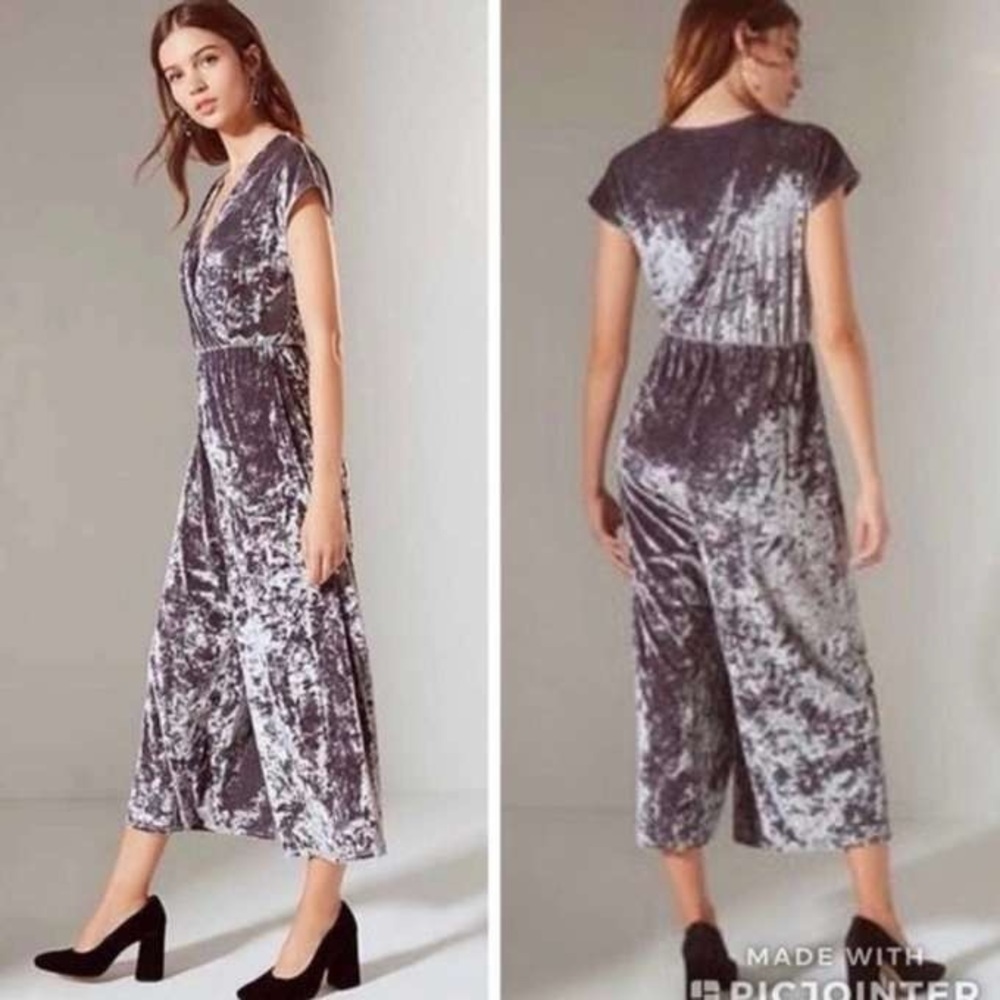 Urban Outfitters Isabella Crushed Velvet Jumpsuit Size Medium